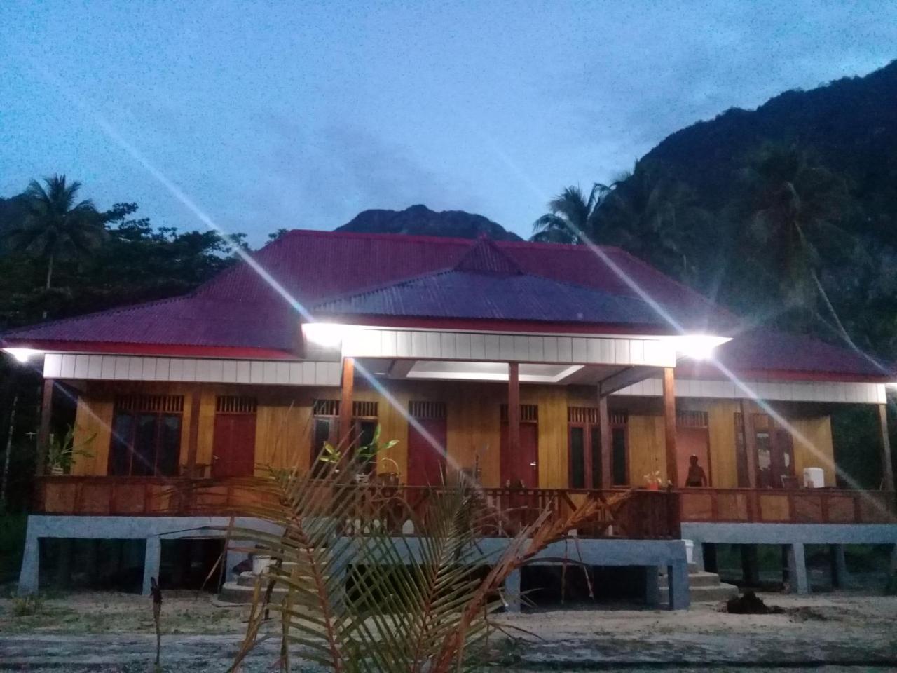 Nusa Nalan Beach Resort Rumah Olat Bagian luar foto