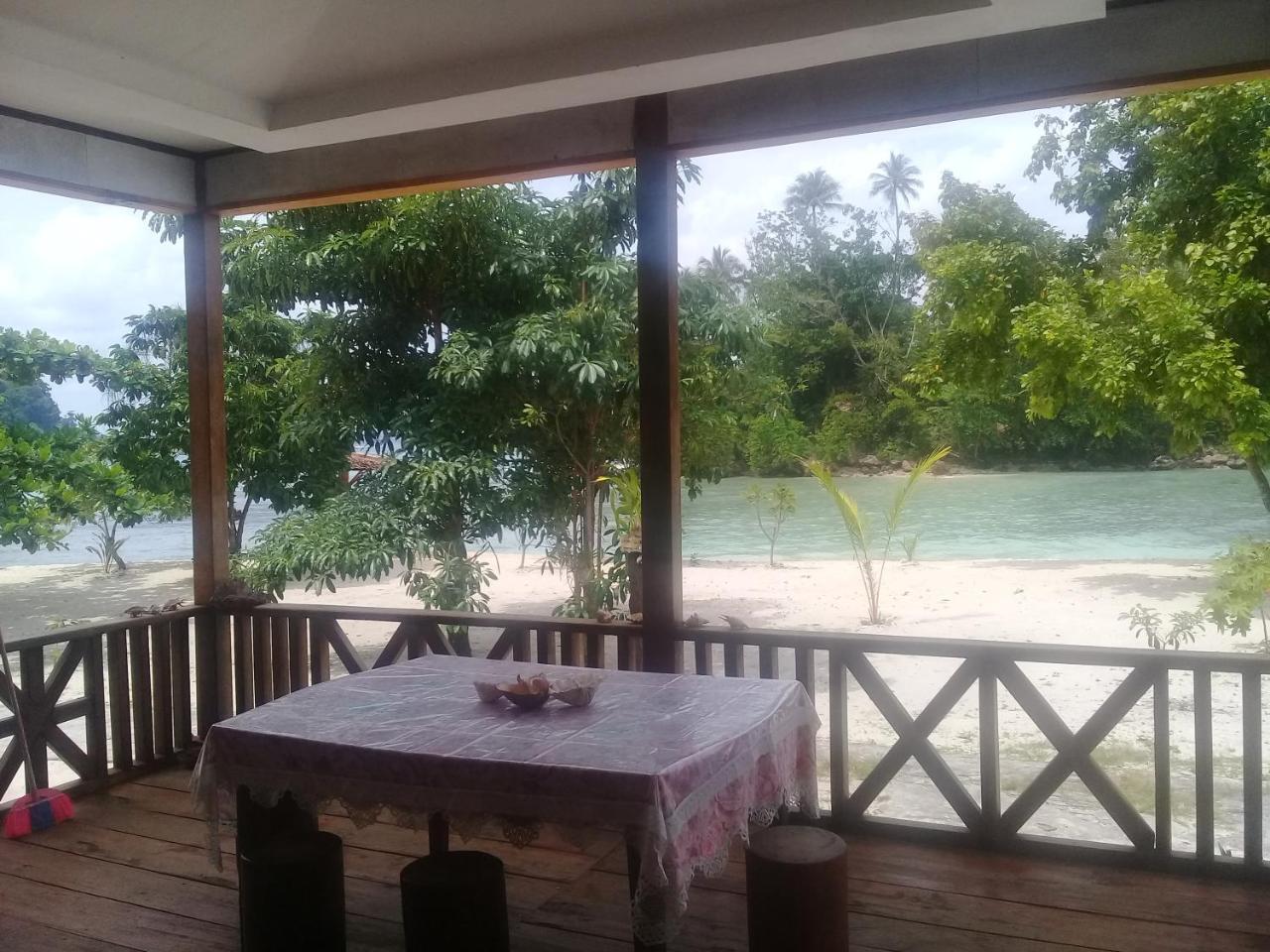 Nusa Nalan Beach Resort Rumah Olat Bagian luar foto