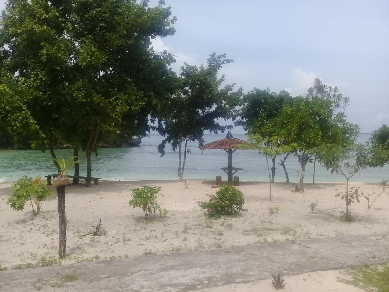 Nusa Nalan Beach Resort Rumah Olat Bagian luar foto