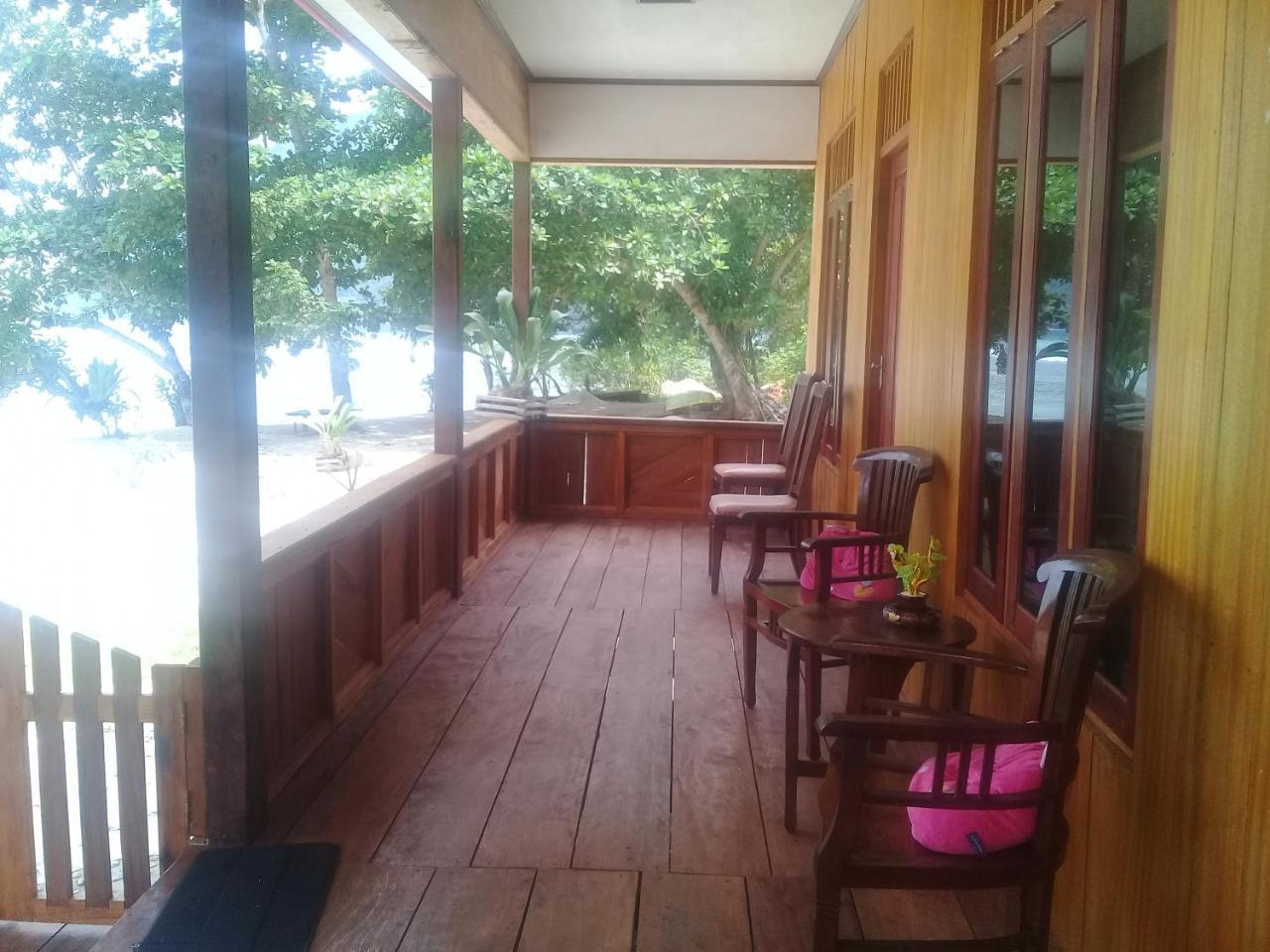 Nusa Nalan Beach Resort Rumah Olat Bagian luar foto
