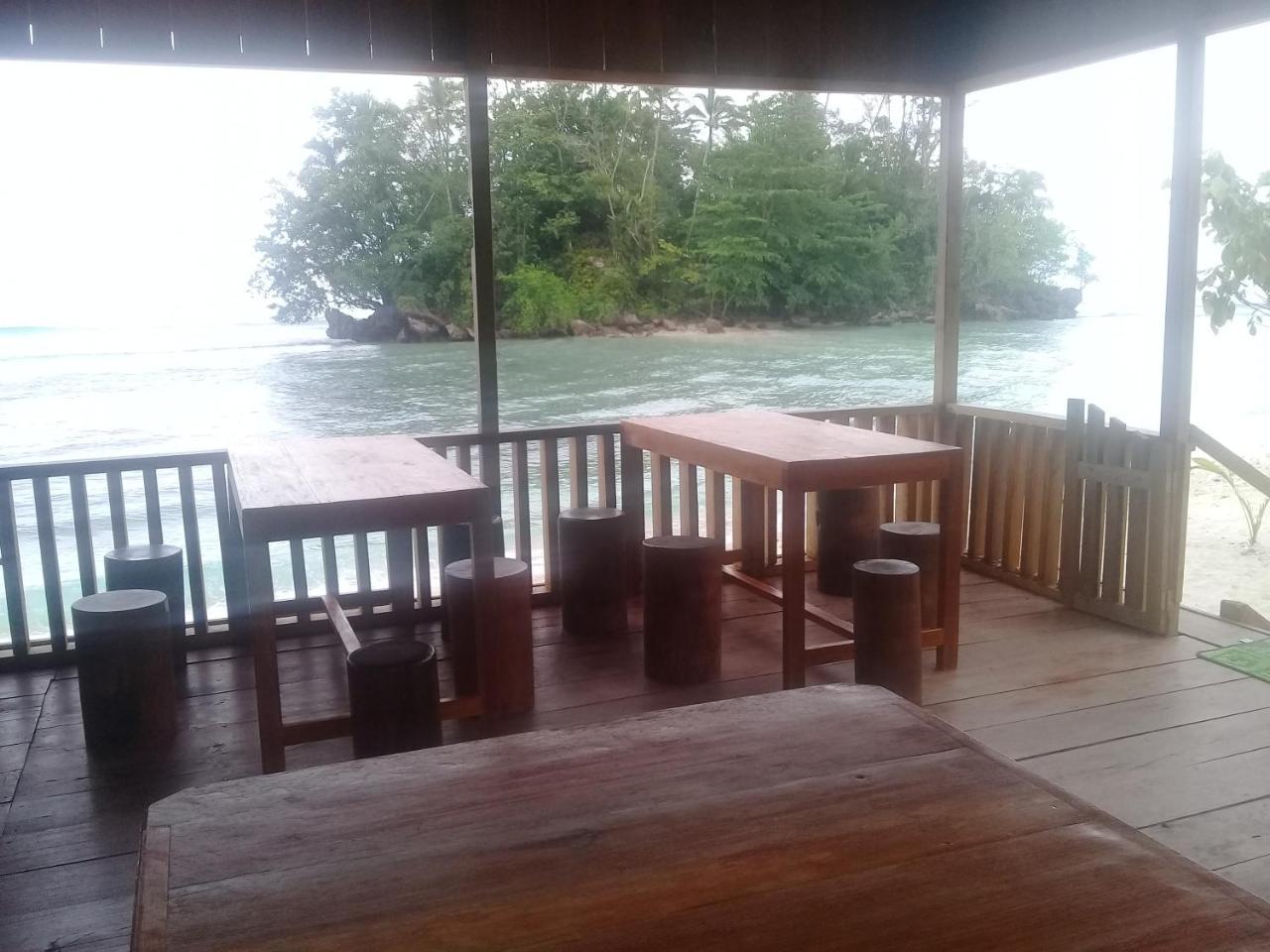 Nusa Nalan Beach Resort Rumah Olat Bagian luar foto