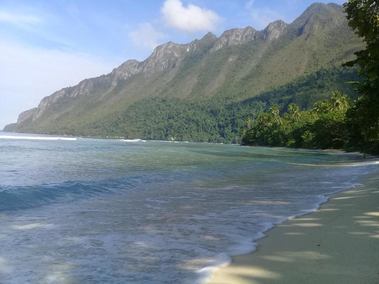 Nusa Nalan Beach Resort Rumah Olat Bagian luar foto