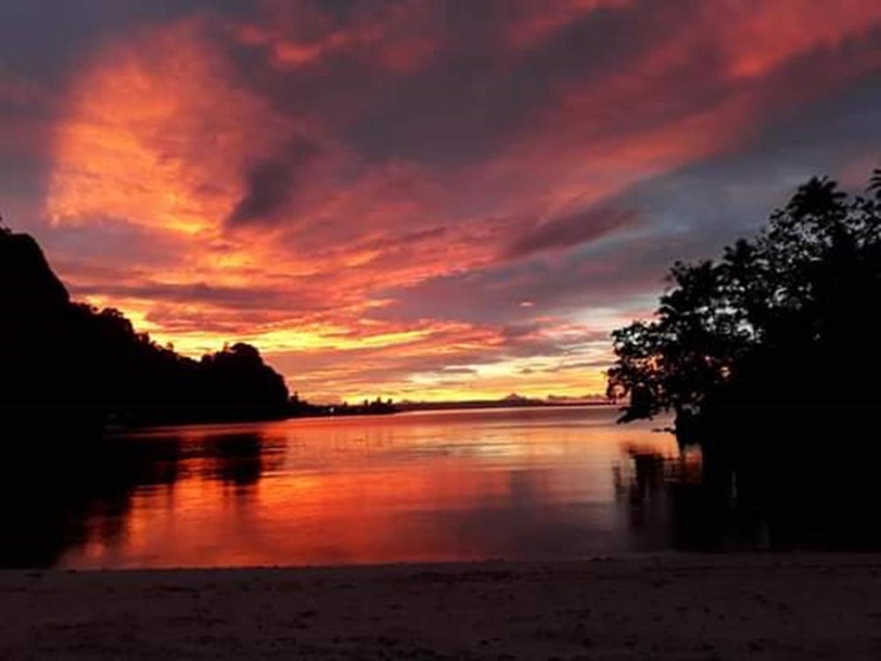 Nusa Nalan Beach Resort Rumah Olat Bagian luar foto