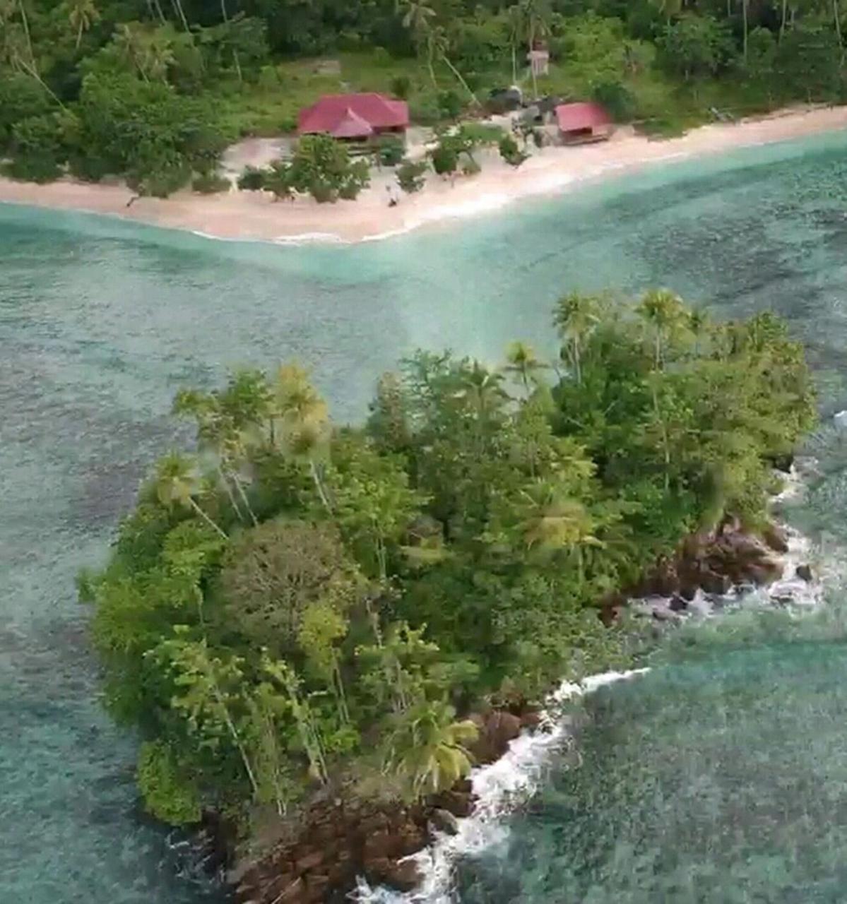 Nusa Nalan Beach Resort Rumah Olat Bagian luar foto