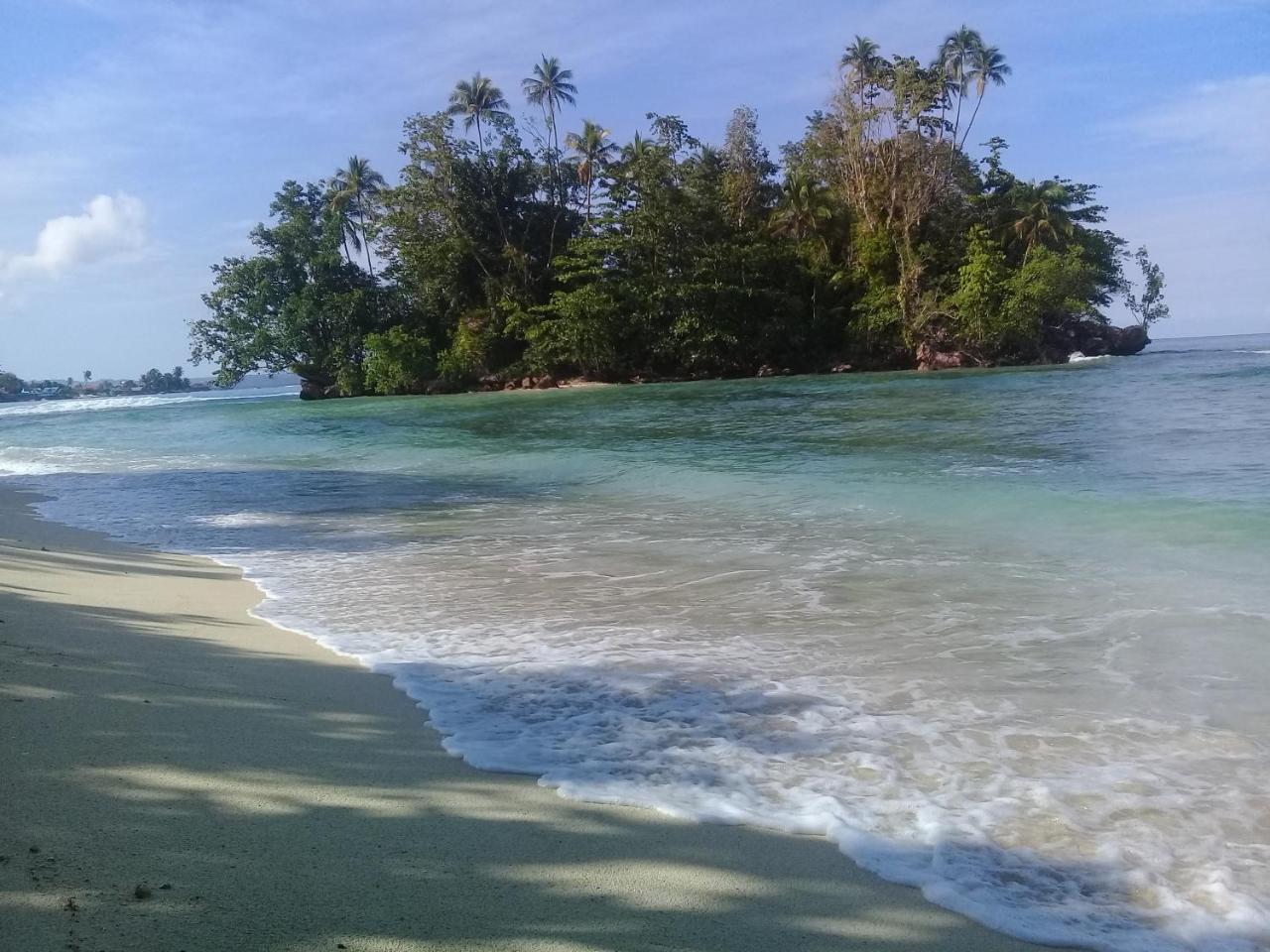 Nusa Nalan Beach Resort Rumah Olat Bagian luar foto